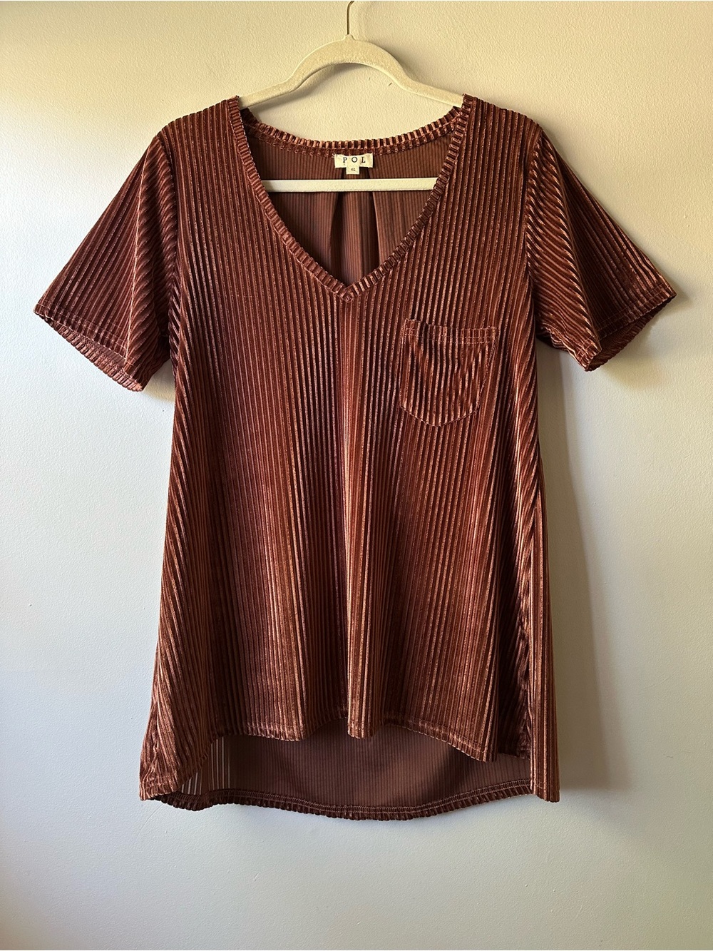 POL Ribbed Velvet V-Neck T Shirt Chest Pocket Top Rust Size M Deep Copper Boho